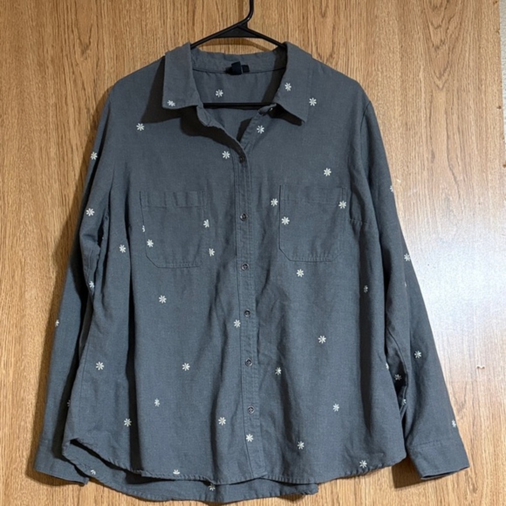 Torrid Dark Gray Button-Down Shirt with White flowers Embroidery